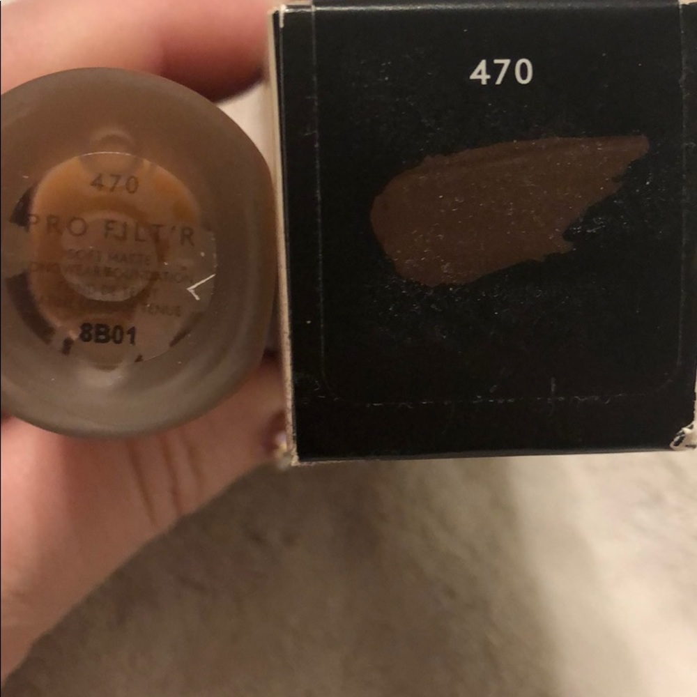 Fenty 470 Pro Filt’r Soft Matte Foundation - Picture 4 of 7